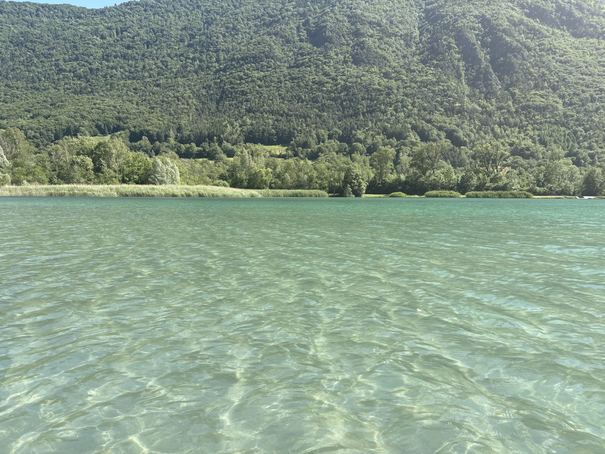 Eaux cristallines d'un lac du Valbonnais