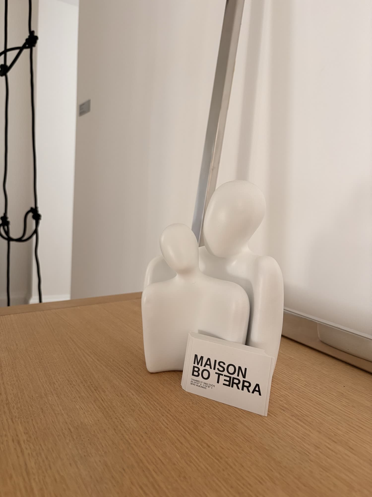 Sculpture d'accueil de la Maison Bo Terra